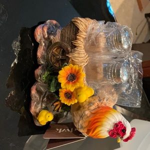 Salt and pepper shaker never used